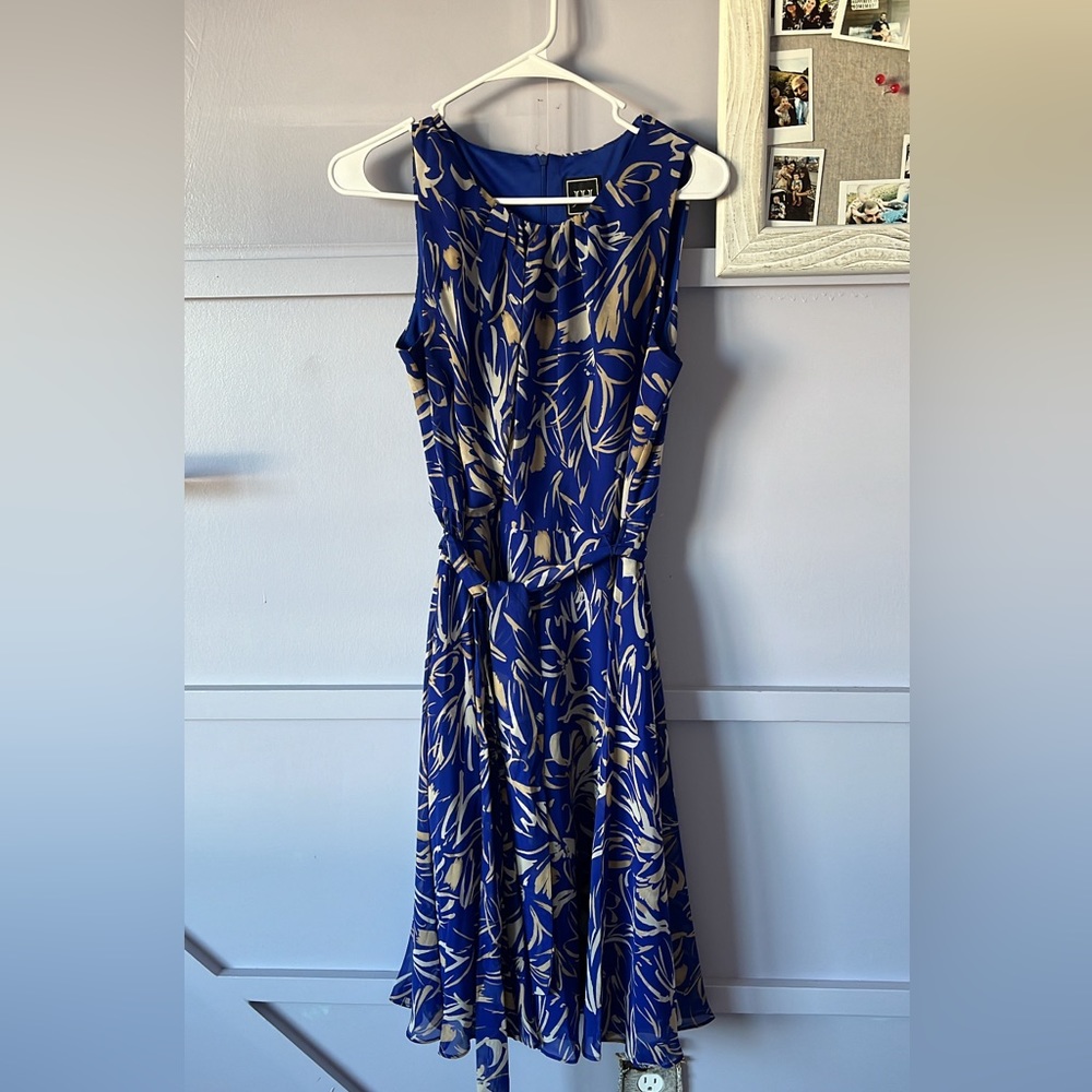 Jessica Howard midi navy blue and tan/white floral dress with tie around waist.